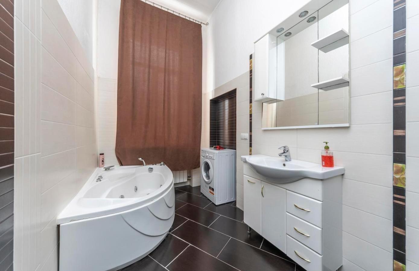 Comfortable Apartment On Mikhaylovskiy Lane 基輔 外观 照片